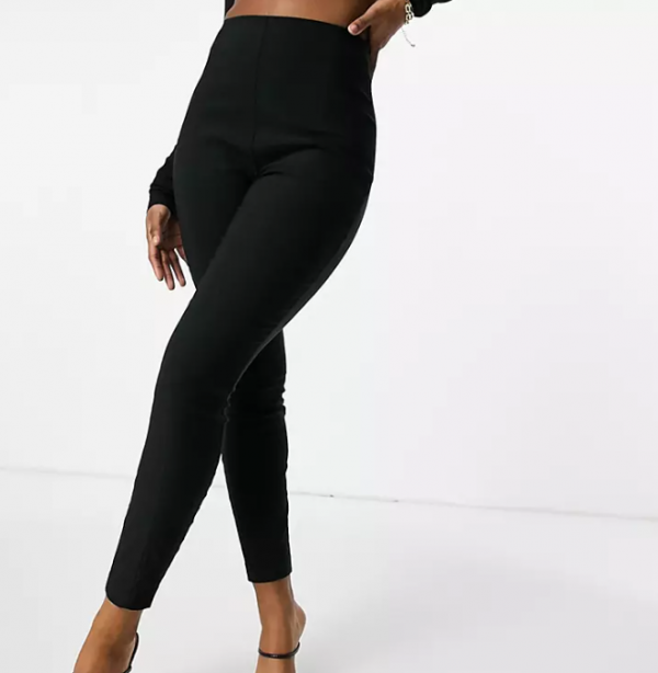 Celana panjang dengan desain high-waisted